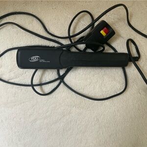 HAI (Hair Art and Information) flat iron